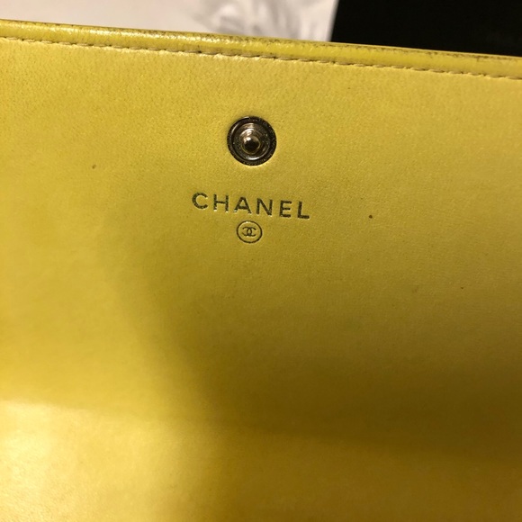 Authentic Chanel 19 Clutch wallet purse lemonade yellow color - Picture 12 of 16